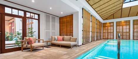 Inomhuspool och uppvärmd pool