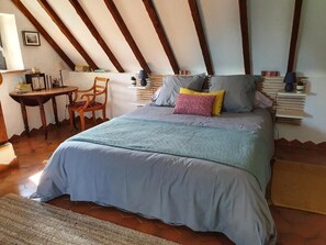 1 bedroom, desk, iron/ironing board, travel crib - Gîte "Le Causse (Saint-Chels)