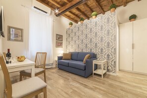 TV - CS Exclusive Campo de' Fiori Palace apt. 1 (Roma)