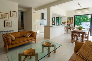 TV, fireplace, DVD player, stereo