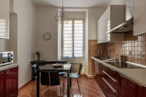 Fridge, microwave, oven, stovetop - CS Beautiful S. Giovanni Apt. (Roma)