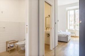 Doccia, asciugacapelli, bidet, asciugamani