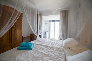 5 bedrooms, iron/ironing board, free WiFi
