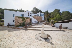 Property grounds - My Rental Homes - Villa Rigel with private pool and terraces (San Jose)