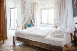 5 bedrooms, iron/ironing board, free WiFi