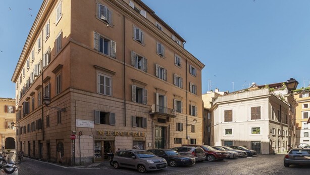 A multi-story building with a ground-floor shop named "Mercerie" and a sign for "Plaza Pafangica."
