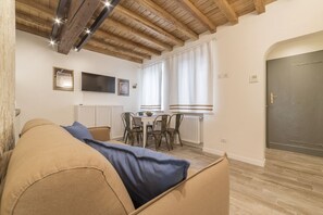 TV - CS Exclusive Campo de' Fiori Palace apt. 4 (Roma)