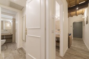 Dusche, Haartrockner, Bidet, Handtücher