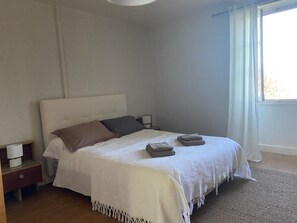 3 bedrooms, iron/ironing board, travel crib, WiFi