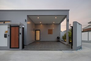 Exterior - Villa Malaki, pool villa 2 bedrooms at rawai (Tambon Rawai)