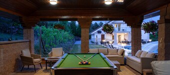 Pool cottage retreat near Prague