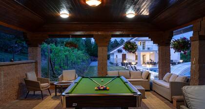 Pool cottage retreat near Prague