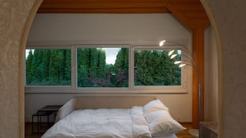3 habitaciones, escritorio, tabla de planchar con plancha y wifi