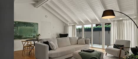 Fernseher, Stereoanlage