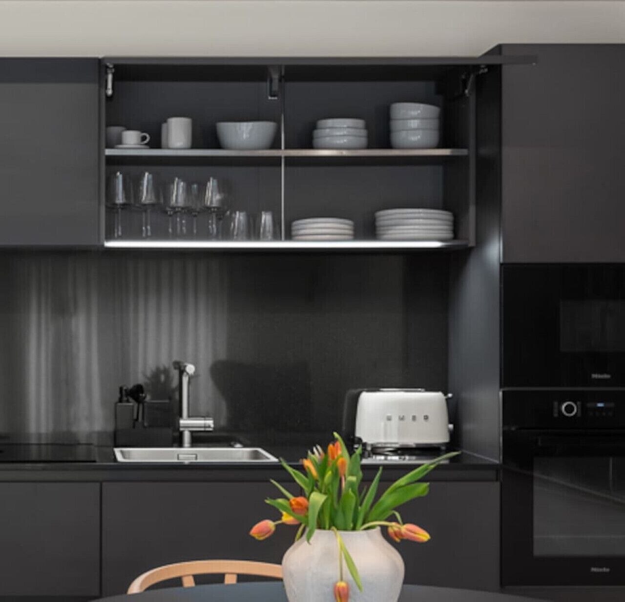 Frigorifero, microonde, forno, piano cottura
