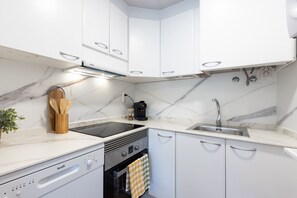 Fridge, microwave, oven, dishwasher