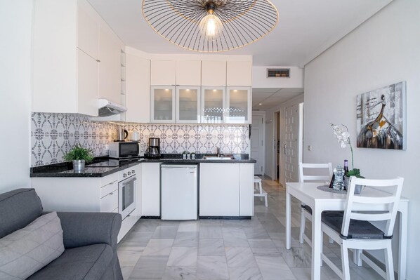 Fridge, microwave, oven, coffee/tea maker