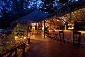Bar (on property) - Rimba Resort - Dive Centre and Spa (Sibu Island)