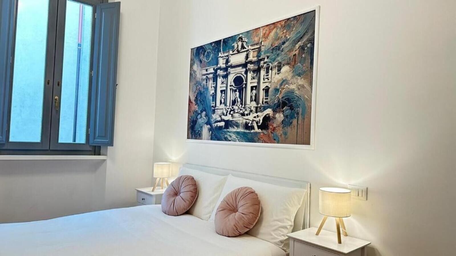 2 camere, una scrivania, ferro/asse da stiro, culla da viaggio