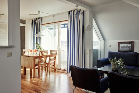 1 bedroom, premium bedding, down comforters, pillowtop beds