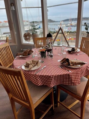 Lunch, dinner served; local and international cuisine, beach views  - Villa Marstrand (Marstrand)