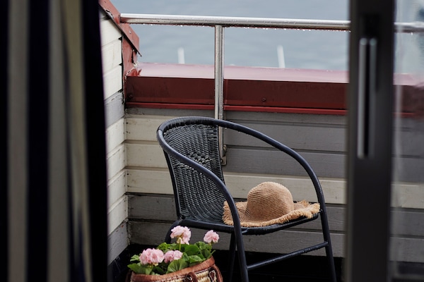 Twin Room, Balcony, Sea View | Living area