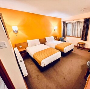 Deluxe Twin Room | Iron/ironing board, free WiFi, bed sheets - Tollgate Hotel (Stoke-on-Trent)