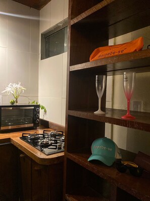 Fridge, oven, stovetop, blender