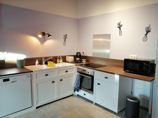 Fridge, microwave, dishwasher