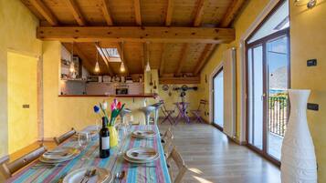 Appartamento familiare, 2 camere da letto, 2 bagni, lato montagna (Cremia Dreamhouse) | Pasti