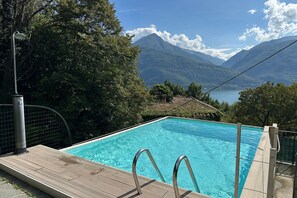 Piscina externa sazonal