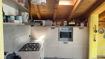 Familienapartment, Mehrere Schlafzimmer, 2 Bäder, Bergseite (Cremia Dreamhouse) | Eigene Küche