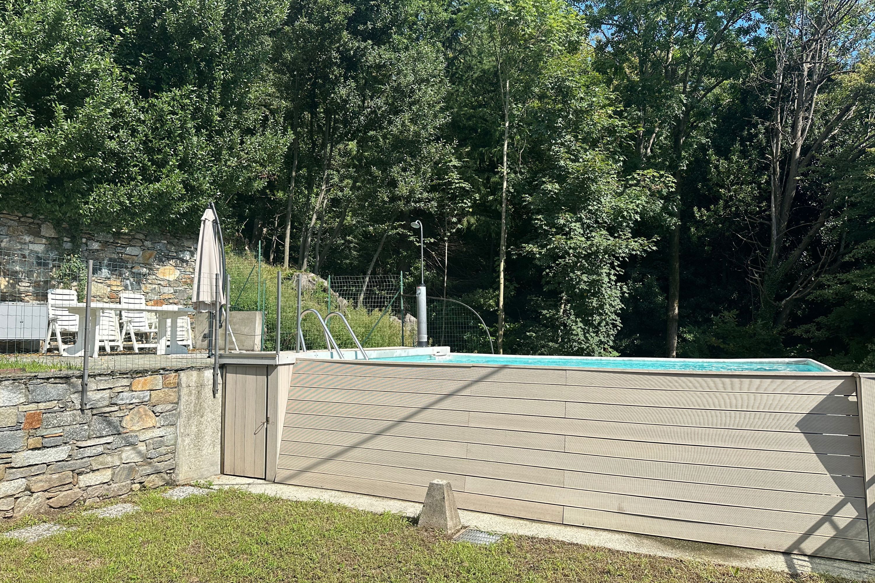 Appartamento familiare, camere multiple, 2 bagni, lato montagna (Cremia Dreamhouse) | Piscina | Piscina stagionale all'aperto