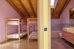2 camere, ferro/asse da stiro, Wi-Fi gratuito, lenzuola