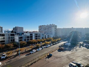 Exterior - Saint-Cyprien: Modern apartment with loggia and parking (Saint-Cyprien)