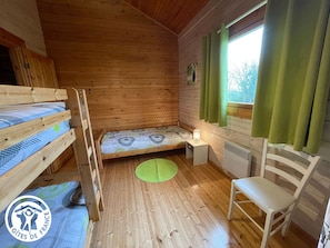 2 bedrooms, free WiFi - Charming wooden house for 5 people with terrace and garden (Réaumur)
