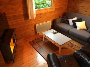 TV, table tennis - Charming wooden house for 5 people with terrace and garden (Réaumur)
