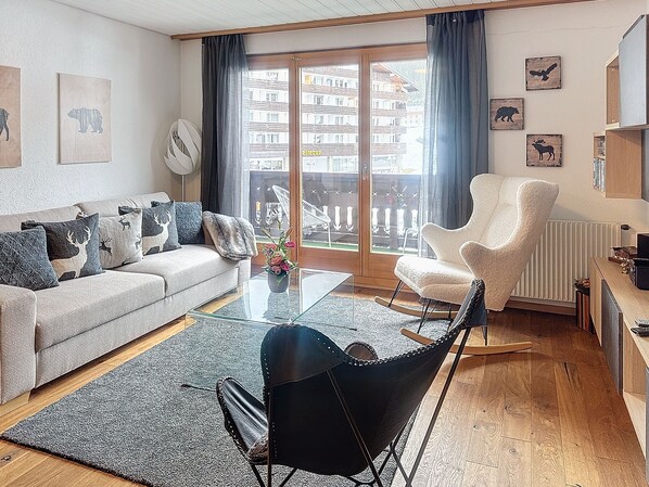 Fernseher, DVD-Player, Stereoanlage