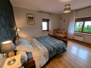 4 habitaciones, cuna de viaje, wifi gratis y ropa de cama 