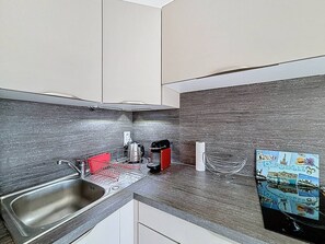 雪櫃、微波爐、焗爐、爐具