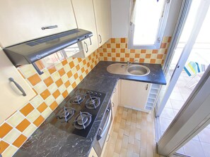 Fridge, microwave, oven, coffee/tea maker