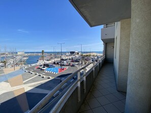 Property grounds - Spacious 3-room apartment with terrace and parking in Canet-en-Roussillon (Canet-en-Roussillon)