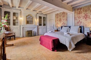 6 habitaciones, tabla de planchar con plancha, cuna de viaje y wifi
