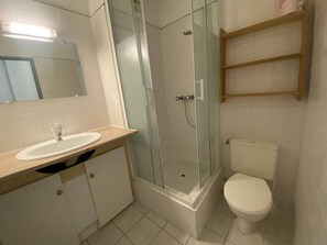 Bathroom - Studio with Terrace and Parking in Canet-en-Roussillon (Canet-en-Roussillon)