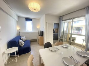 Interior - 2-Room Apartment with Air Conditioning and WIFI Near Beach (Canet-en-Roussillon)