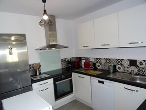 Réfrigérateur, micro-ondes, lave-vaisselle