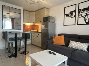 TV - Modern 2-room apartment with parking and Wi-Fi in Banyuls-sur-Mer (Banyuls-sur-Mer)