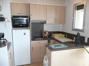 Fridge, microwave, oven