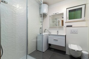 Room, 1 Bedroom, Smoking | Bathroom
