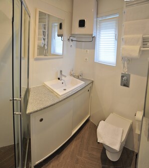 Studio, 1 Bedroom, Smoking | Bathroom